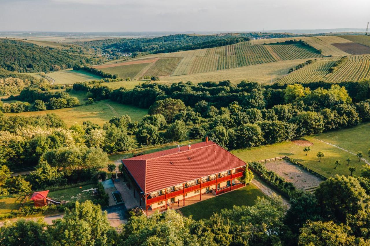 Farma Ovci Terasy Villa Němčičky Eksteriør bilde